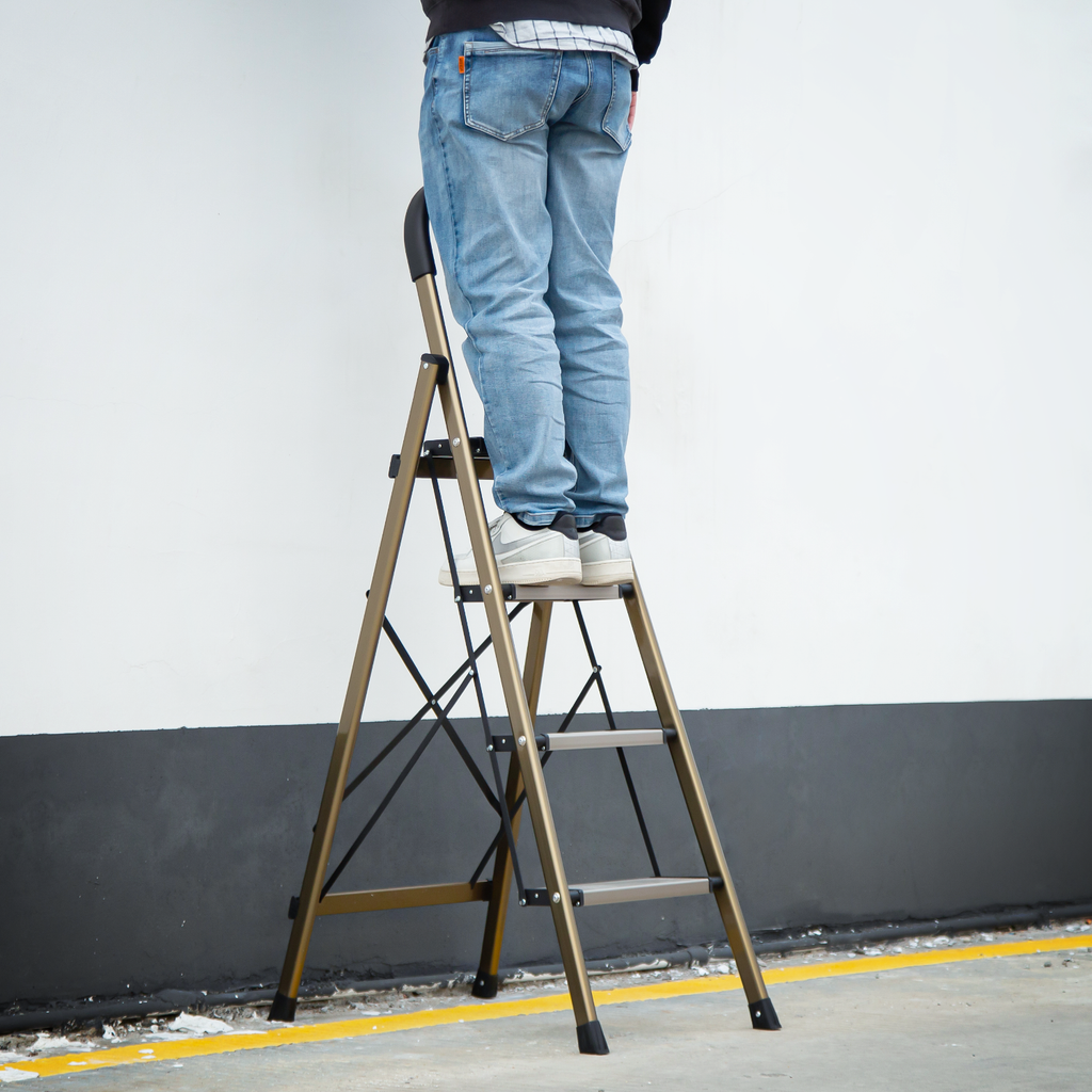 U Form Ladder U-Shaped Padded Handle Folding Step Ladder - 4 Steps 4.74 ft/56.9